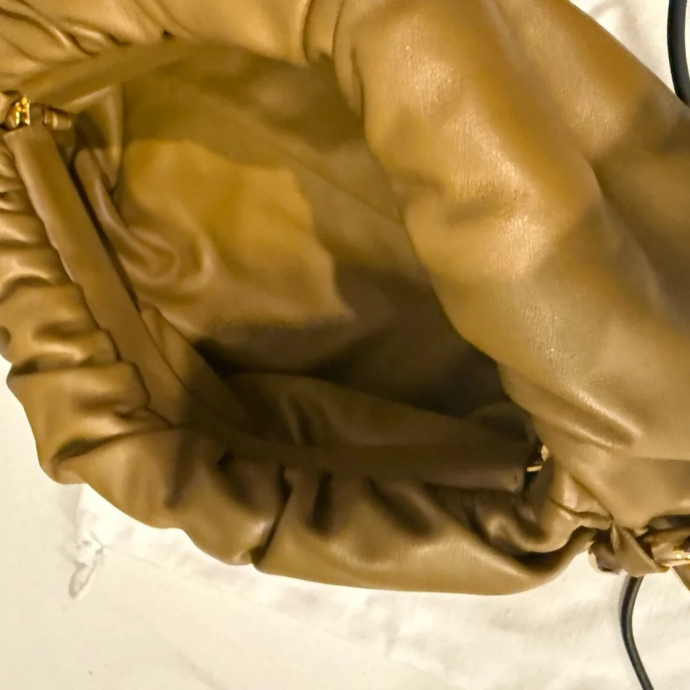 Bottega Veneta Olive Leather Bag with Gold Chain - Picture 7 of 8